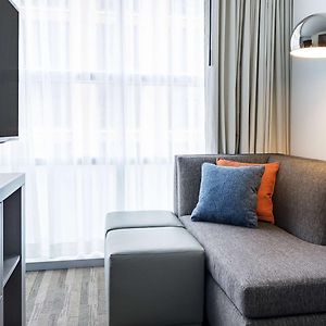 Den King Room Riverfront